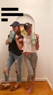 Katie Cassidy feet photo thumbnail