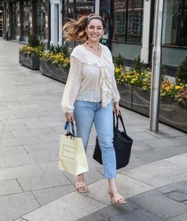 Kelly Brook feet photo thumbnail