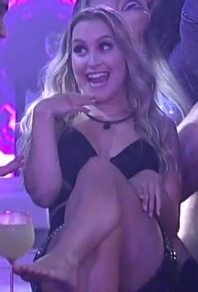 Carla Diaz feet photo thumbnail