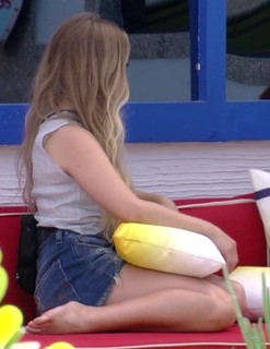 Carla Diaz feet photo thumbnail
