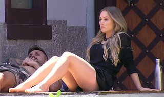 Carla Diaz feet photo thumbnail