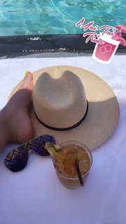Evelyn Lozada feet photo thumbnail