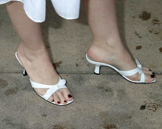 Jennie Garth feet photo thumbnail