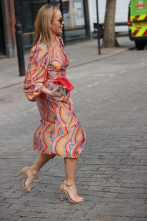 Amanda Holden feet photo thumbnail