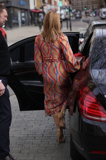 Amanda Holden feet photo thumbnail