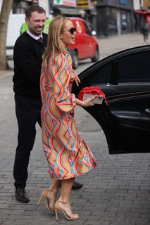 Amanda Holden feet photo thumbnail