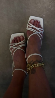 Belén Rodríguez feet photo thumbnail
