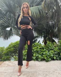 Rita Ora feet photo thumbnail