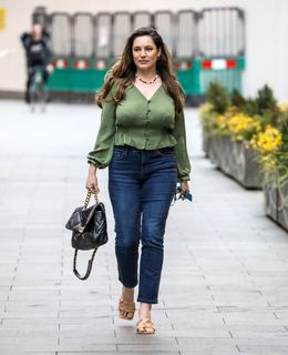 Kelly Brook feet photo thumbnail