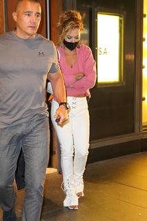 Rita Ora feet photo thumbnail