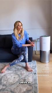 Elena Santarelli feet photo thumbnail