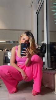 Addison Rae feet photo thumbnail
