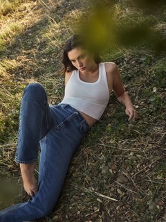 Phoebe Tonkin feet photo thumbnail