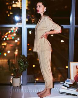 Phoebe Tonkin feet photo thumbnail