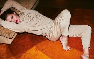 Phoebe Tonkin feet photo thumbnail