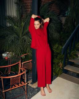 Phoebe Tonkin feet photo thumbnail