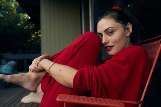 Phoebe Tonkin feet photo thumbnail