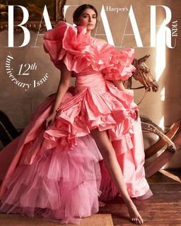 Sonam Kapoor feet photo thumbnail