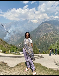 Anushka Sen feet photo thumbnail