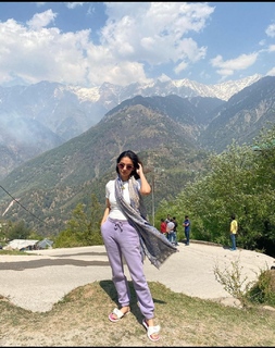 Anushka Sen feet photo thumbnail