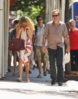 Sienna Miller feet photo thumbnail