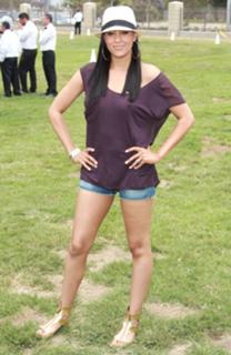 Tia Mowry feet photo thumbnail