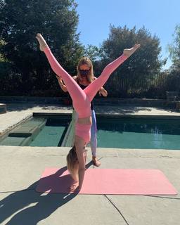 January Jones feet photo thumbnail