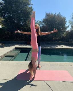 January Jones feet photo thumbnail