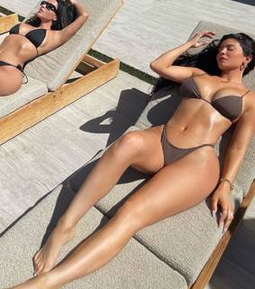 Kylie Jenner feet photo thumbnail