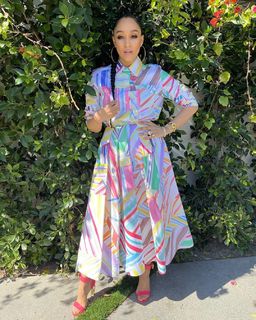 Tia Mowry feet photo thumbnail