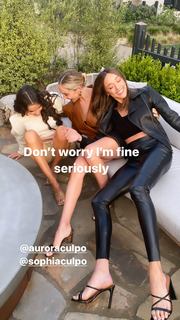 Olivia Culpo feet photo thumbnail