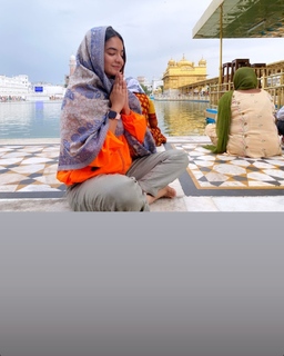 Anushka Sen feet photo thumbnail