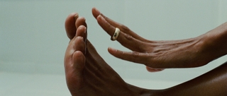 Halle Berry feet photo thumbnail