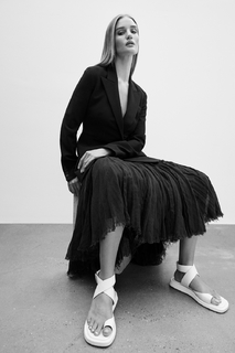 Rosie Huntington-Whiteley feet photo thumbnail