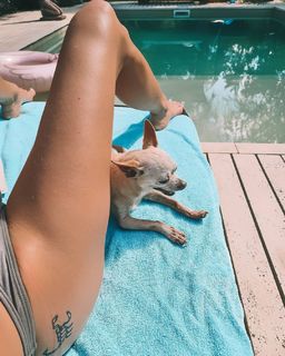 Nicole Neumann feet photo thumbnail