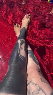 Katherine von Drachenberg feet photo thumbnail