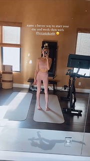 Nastia Liukin feet photo thumbnail