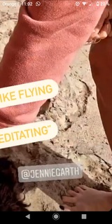 Jennie Garth feet photo thumbnail
