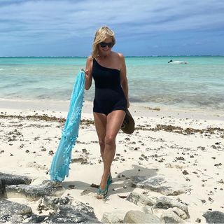 Christie Brinkley feet photo thumbnail