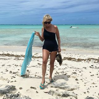 Christie Brinkley feet photo thumbnail