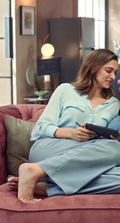 Deepika Padukone feet photo thumbnail
