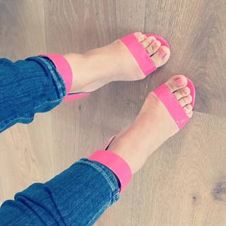 Tia Mowry feet photo thumbnail
