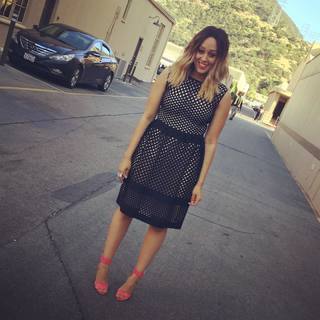 Tia Mowry feet photo thumbnail