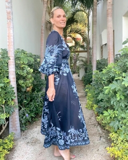 Molly Sims feet photo thumbnail