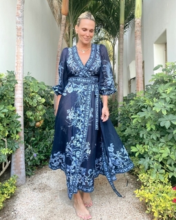 Molly Sims feet photo thumbnail