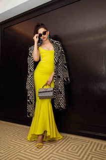 Deepika Padukone feet photo thumbnail