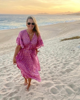 Molly Sims feet photo thumbnail