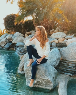 Jane Seymour feet photo thumbnail