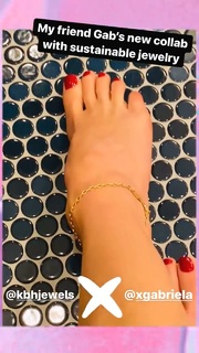 Naomi Watts feet photo thumbnail
