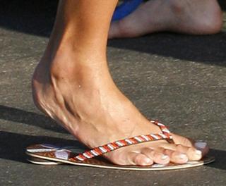 Alessandra Ambrosio feet photo thumbnail